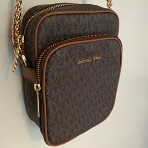 Perfect day time bag Michael Kors side bag